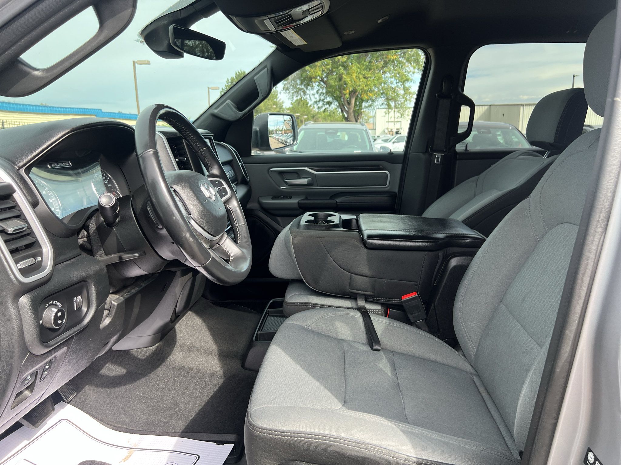 Used 2022 RAM 1500 Big Horn AWD/4WD image 10