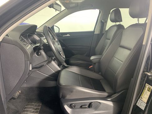 Used 2021 Volkswagen Tiguan SE image 16