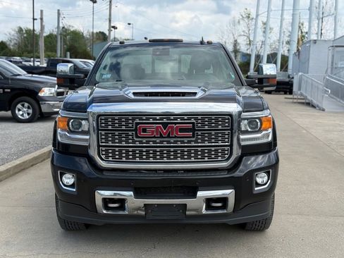 Used 2019 GMC Sierra 2500 Denali w/ Duramax Plus Package image 3