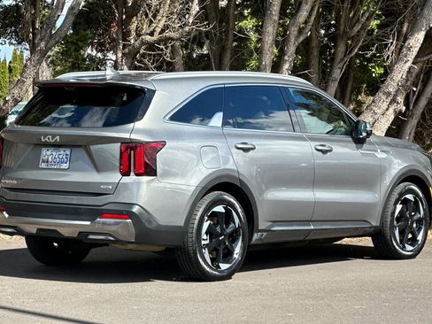 Certified 2025 Kia Sorento SX Prestige image 4