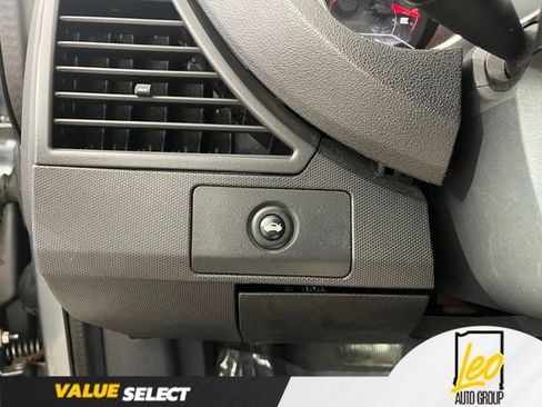 Used 2010 Chrysler Sebring Touring w/ Hands-Free Convenience Group FWD image 24