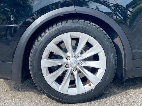 Used 2018 Tesla Model X 75D image 9