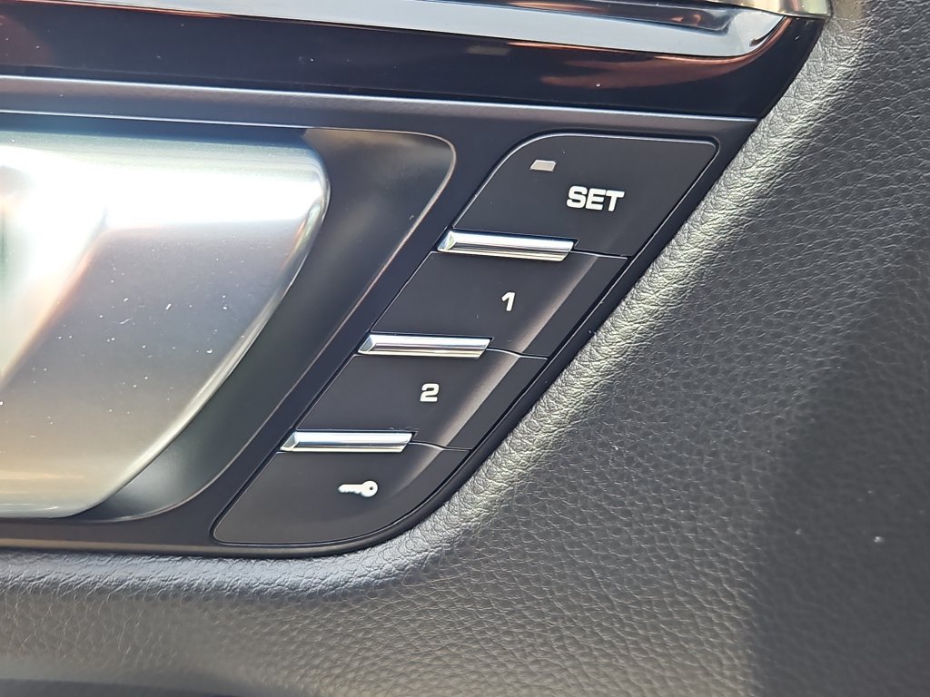 Certified 2026 Porsche Macan AWD/4WD image 20