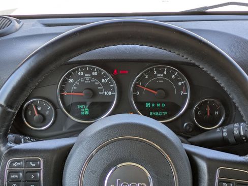 Used 2018 Jeep Wrangler Unlimited Sport S image 21