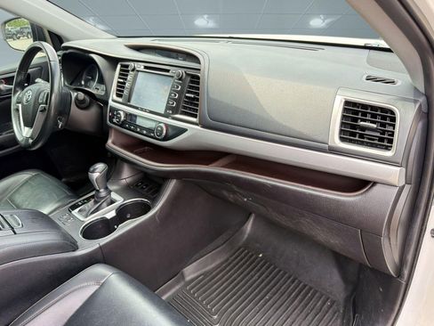 Used 2019 Toyota Highlander XLE image 23