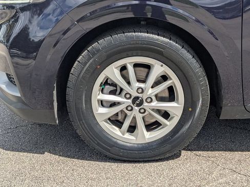 Certified 2024 Kia Carnival LX FWD image 11