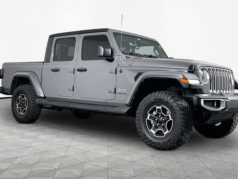 Used 2022 Jeep Gladiator Overland w/ Trailer Tow Package AWD/4WD image 3