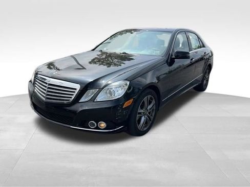 Used 2010 Mercedes-Benz E 350 4MATIC Sedan image 3