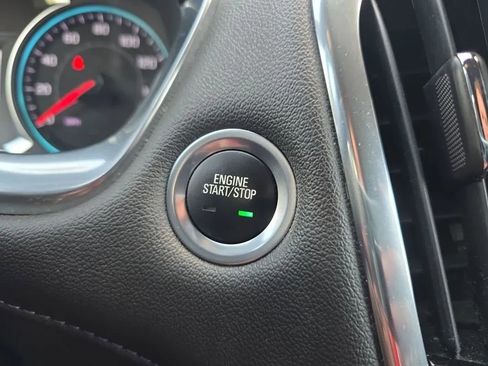 Used 2023 Chevrolet Traverse LT FWD image 35