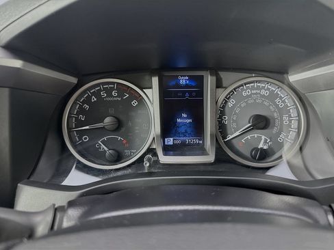 Used 2022 Toyota Tacoma SR5 AWD/4WD image 14