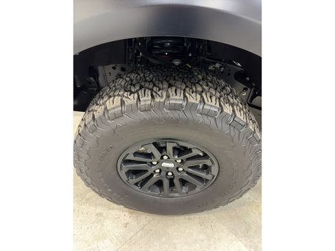 Used 2025 Ford F150 Raptor AWD/4WD image 12