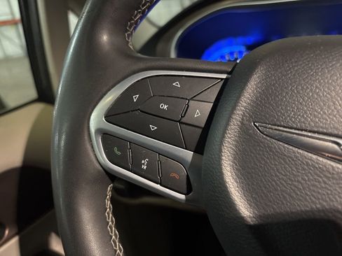 Used 2023 Chrysler Voyager LX image 23