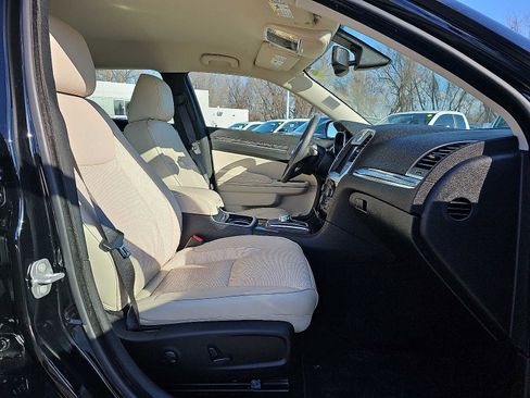 Used 2023 Chrysler 300 Touring L w/ Comfort Group image 15