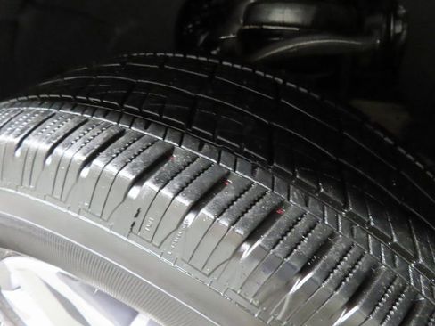 Used 2023 GMC Sierra 1500 SLT w/ SLT Premium Plus Package image 7