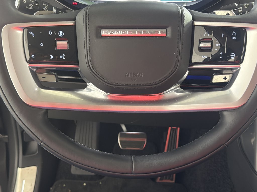 Used 2025 Land Rover Range Rover SE AWD/4WD image 26