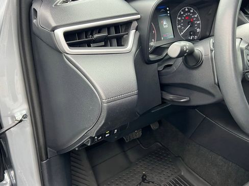 Certified 2024 Toyota Corolla Cross SE w/ Moonroof Package image 12