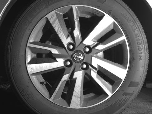 Used 2025 Nissan Versa SV FWD image 12