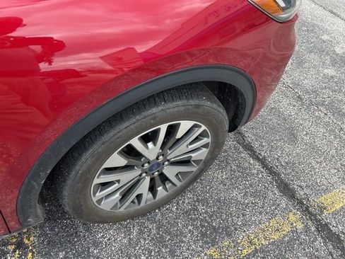 Used 2022 Ford Escape Titanium w/ Class II Trailer Tow Package image 5