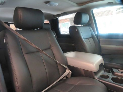 Used 2019 Toyota Sequoia SR5 AWD/4WD image 29