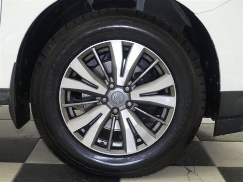 Used 2019 Nissan Pathfinder SV image 32