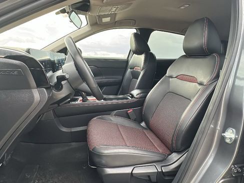 Used 2026 Nissan Kicks SR FWD image 4