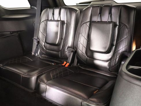 Used 2018 Ford Explorer Platinum image 15