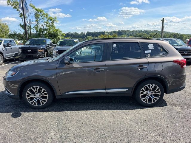 Used 2016 Mitsubishi Outlander SEL AWD/4WD image 2