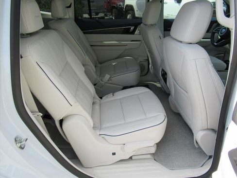 New 2026 Buick Enclave Avenir w/ Super Cruise Package FWD image 28