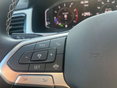 Used 2022 Volkswagen Atlas Cross Sport SE image 14