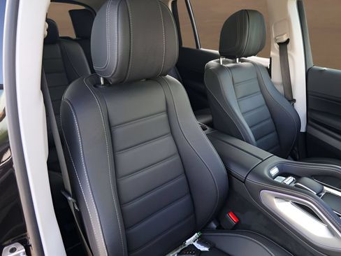 Used 2026 Mercedes-Benz GLS 450 4MATIC image 32