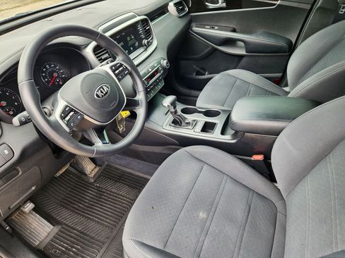 Used 2019 Kia Sorento S AWD/4WD image 7