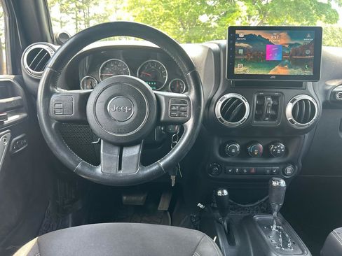 Used 2014 Jeep Wrangler Unlimited Rubicon AWD/4WD image 31