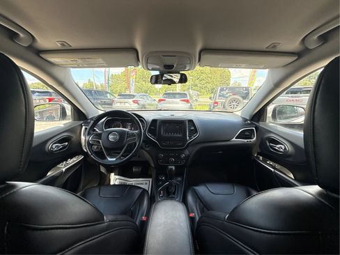 Used 2019 Jeep Cherokee Latitude Plus w/ Cold Weather Group AWD/4WD image 25