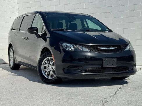 Used 2023 Chrysler Voyager LX FWD image 2