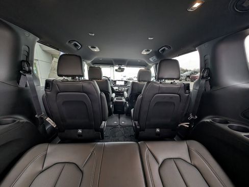 New 2026 Chrysler Pacifica Select w/ S Appearance Package image 18
