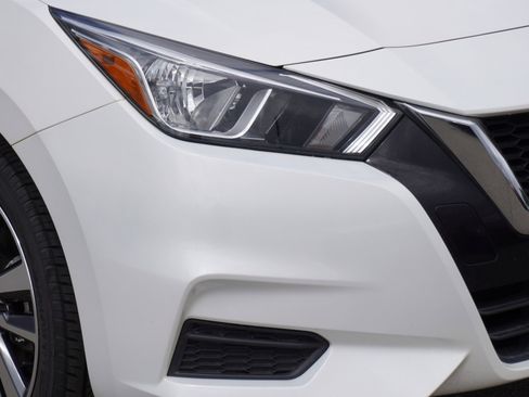 Used 2021 Nissan Versa SV FWD image 3