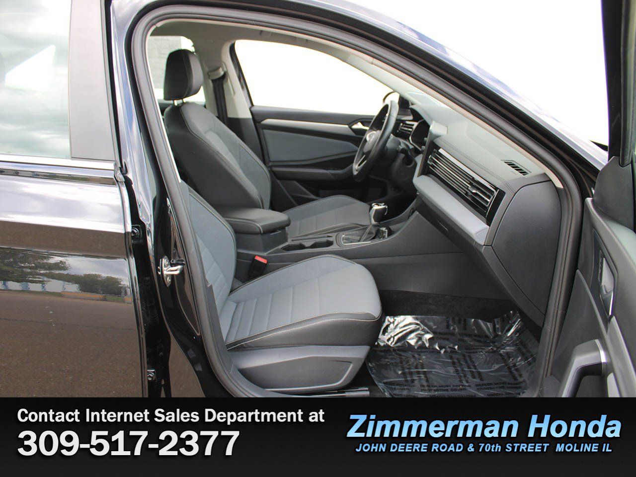 Used 2025 Volkswagen Jetta SE FWD image 18