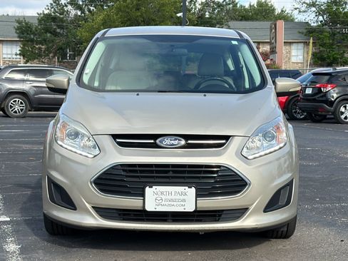 Used 2017 Ford C-MAX Energi SE w/ Equipment Group 402A FWD image 9