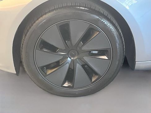 Used 2025 Tesla Model 3 Long Range RWD image 29
