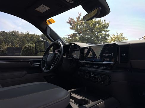 Used 2024 Chevrolet Silverado 2500 ZR2 w/ ZR2 Bison Edition AWD/4WD image 6