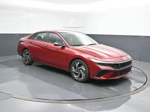 Used 2025 Hyundai Elantra Sport FWD image 7