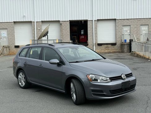 Used 2016 Volkswagen Golf Limited Edition image 4