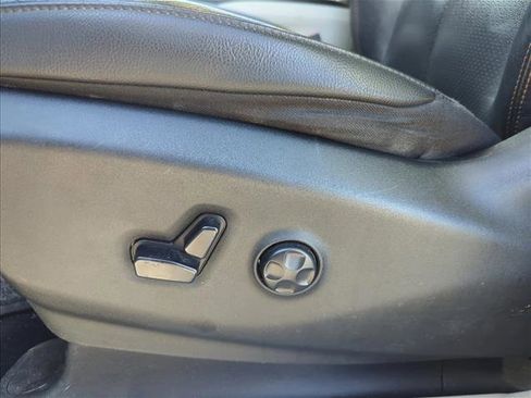 Used 2020 Chrysler Pacifica Touring-L w/ Tire & Wheel Group image 11