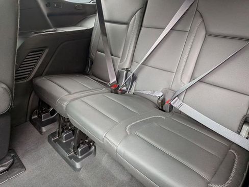 Used 2024 GMC Yukon Denali w/ Advanced Technology Package AWD/4WD image 30