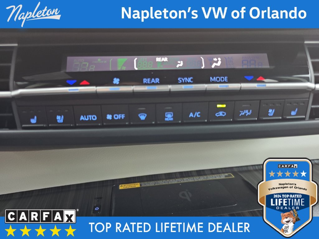 Used 2024 Toyota Sienna Platinum FWD image 18