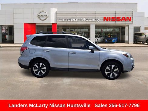 Used 2017 Subaru Forester 2.5i Premium w/ All-Weather Package AWD/4WD image 2