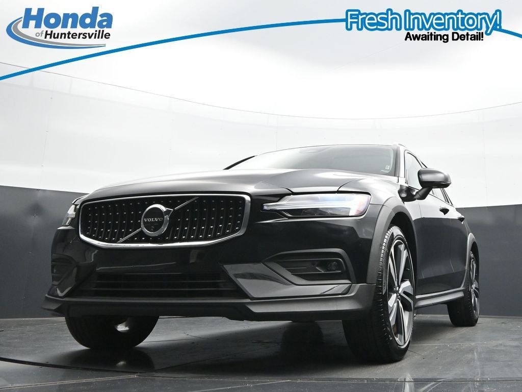 Used 2025 Volvo V60 B5 Cross Country Plus AWD/4WD image 29