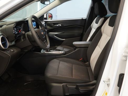 Used 2024 Chevrolet Trax LS w/ LS Convenience Package image 5