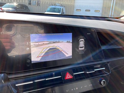 Used 2025 Kia Niro image 30