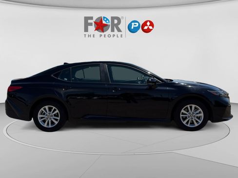 Used 2025 Toyota Camry LE FWD image 6
